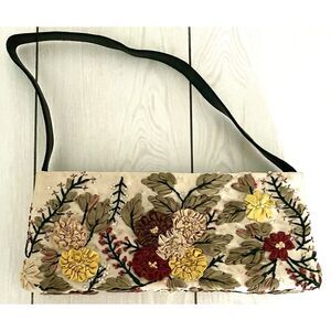 Santi small Cream flower purse With Many Detailed Flowers And Decoration.